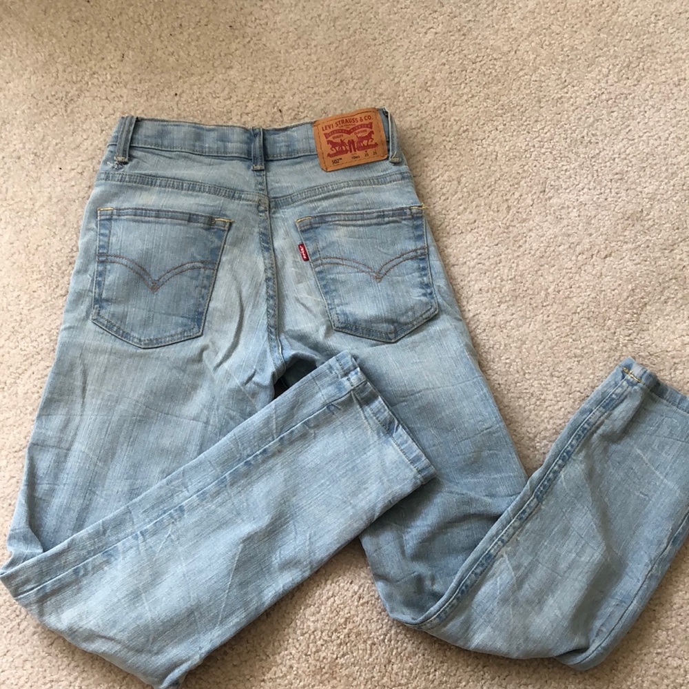 Really cute blue levi jeans